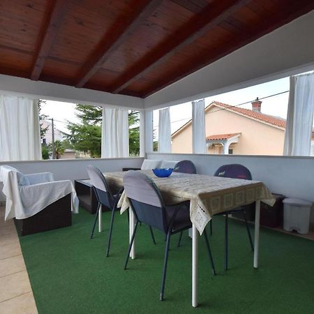 Apartment Angela Malinska Esterno foto