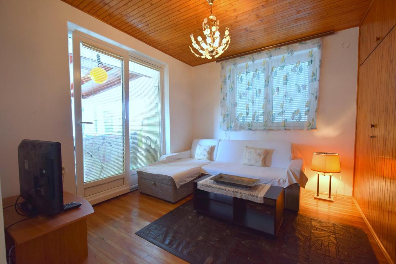 Apartment Angela Malinska Esterno foto