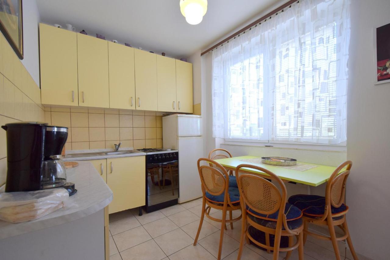Apartment Angela Malinska Esterno foto