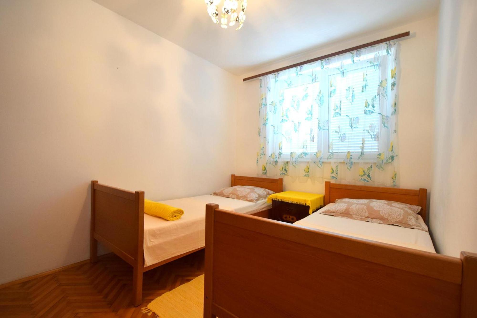 Apartment Angela Malinska Esterno foto
