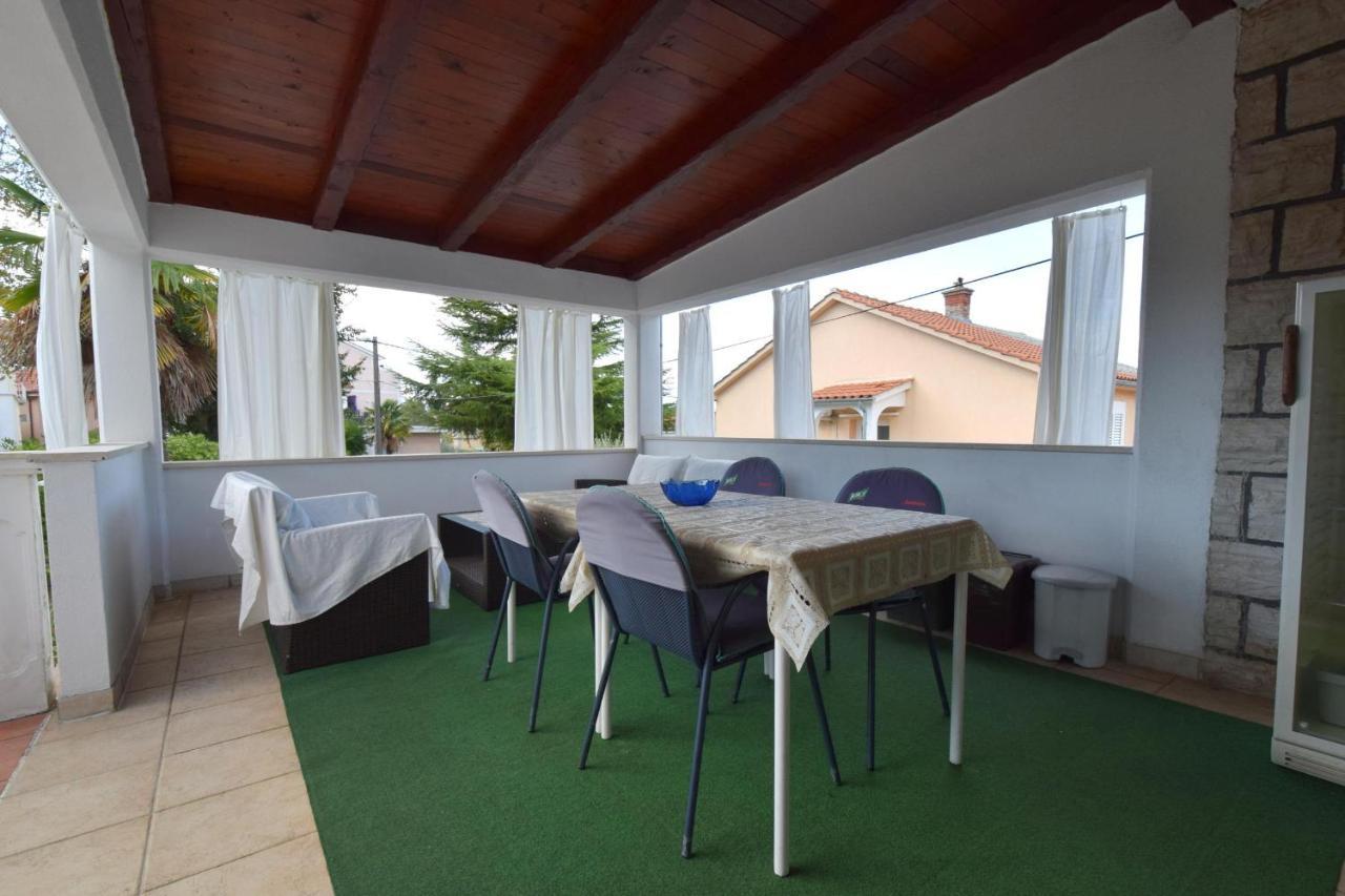 Apartment Angela Malinska Esterno foto