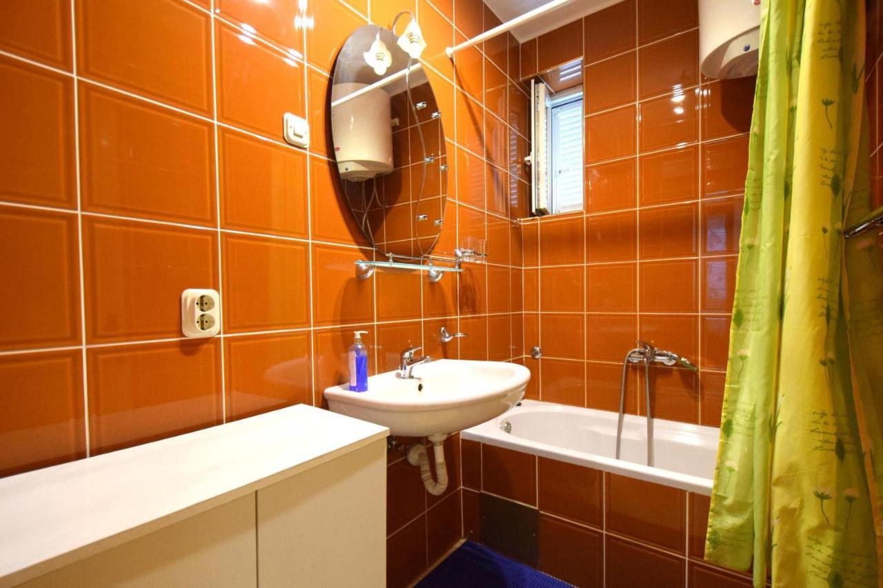 Apartment Angela Malinska Esterno foto