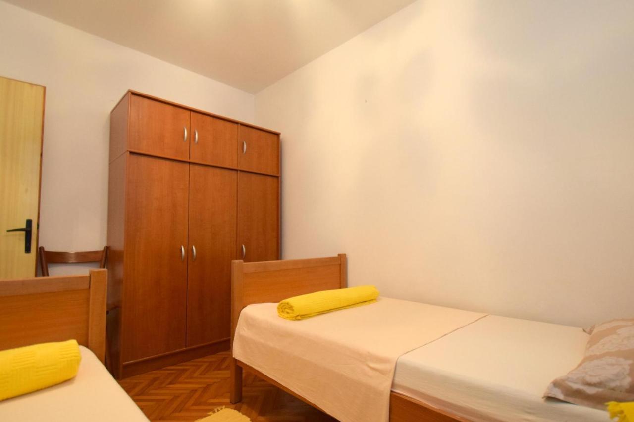 Apartment Angela Malinska Esterno foto