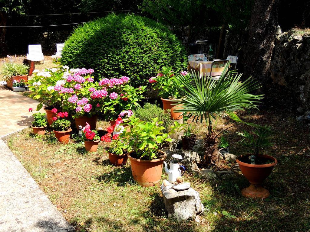 Apartment Angela Malinska Esterno foto